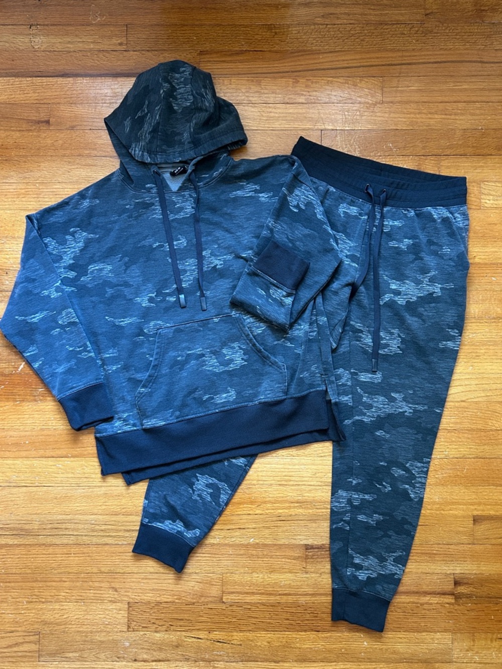 Athletic Works Black Camo Sweatpants and Sweatshirt Set